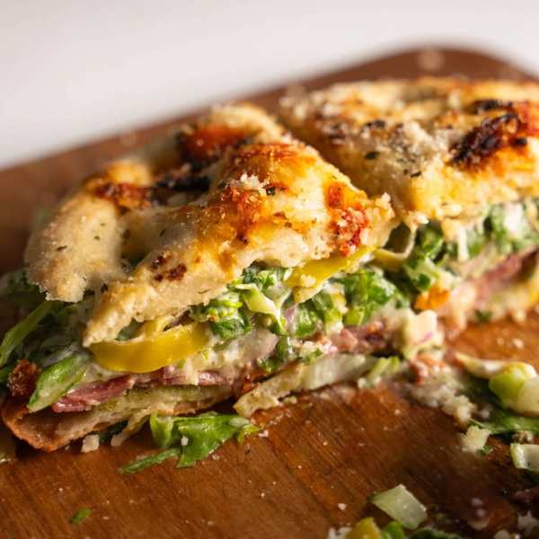 Sándwich de carne, pechuga, queso cheddar y Focaccia